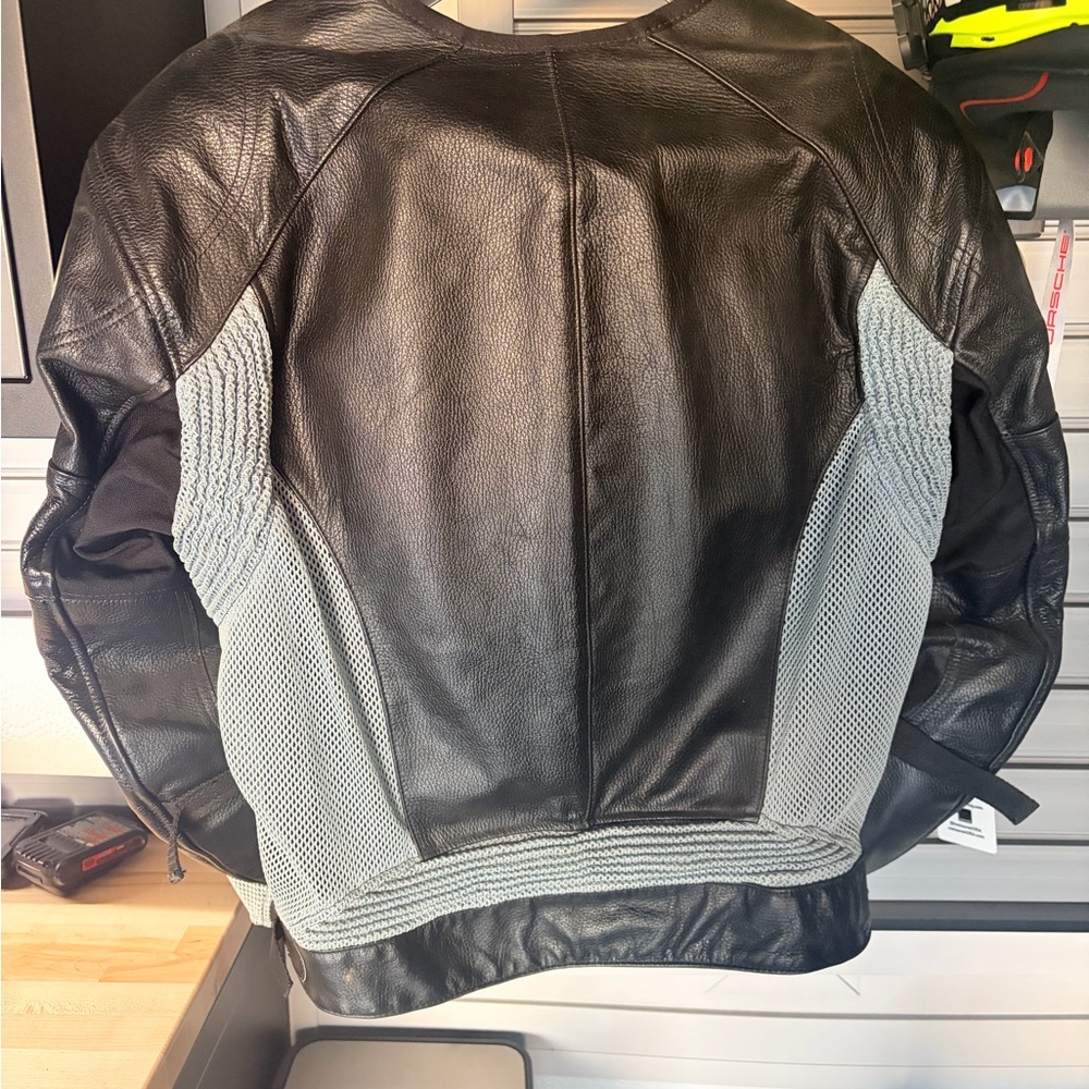 Vanson Leather Motorcycle Jacket w/ Armor – Men’s XL - Picture 2 of 3